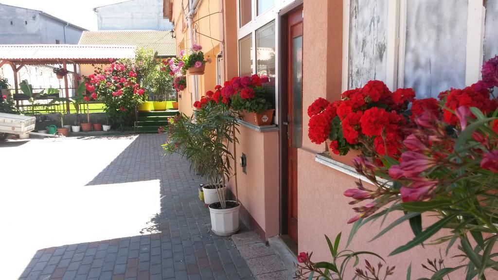 Apartman Fortuna Štúrovo Exteriör bild