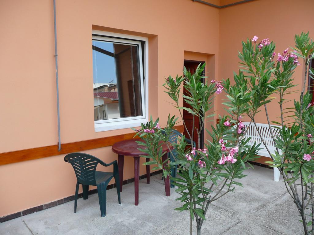 Apartman Fortuna Štúrovo Exteriör bild